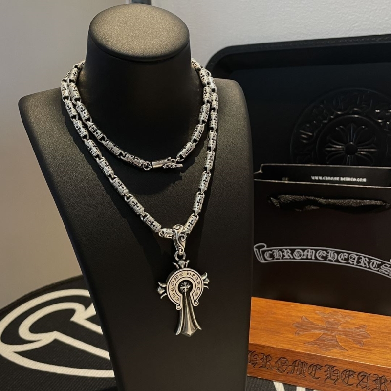 Ch*0me He**ts necklaces